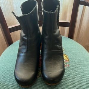Lotta Wooden Clog Boots Black Leather size 39 or 8.5